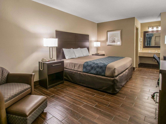 德富尼亚克斯普林斯I-10伊克诺旅馆