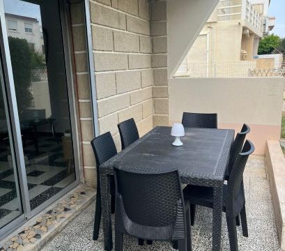 Grande Villa Avec Jardin à 10 Secondes de la mer Votre Havre de Paix Balnéaire! Hotel Overview