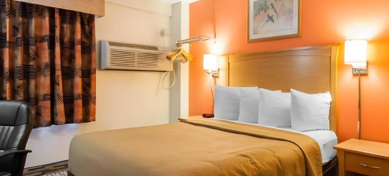 堪萨斯城中北伊康旅馆(Econo Lodge Kansas City Downtown North)图片