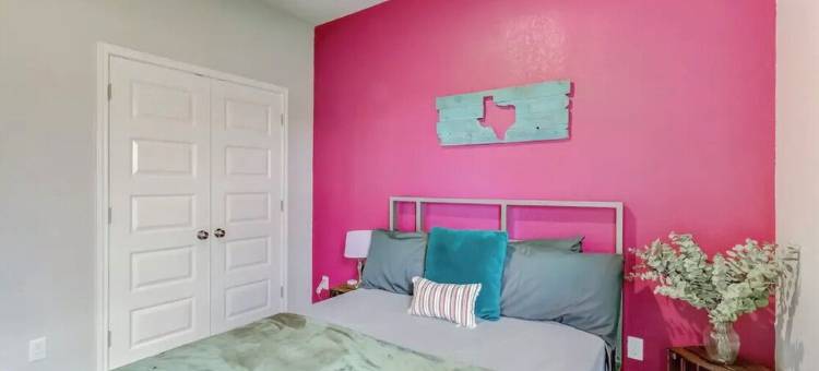 NEW! Texy-Mexy Bungalow: Spacious 3-Bedroom House w/ Full Access & Pets Welcome!图片