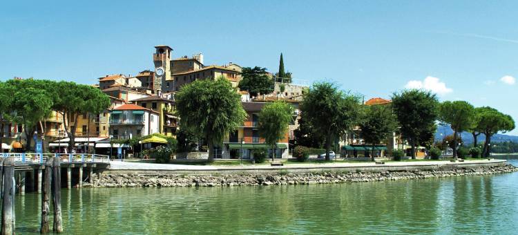 Rustic Charm, Modern Comfort图片