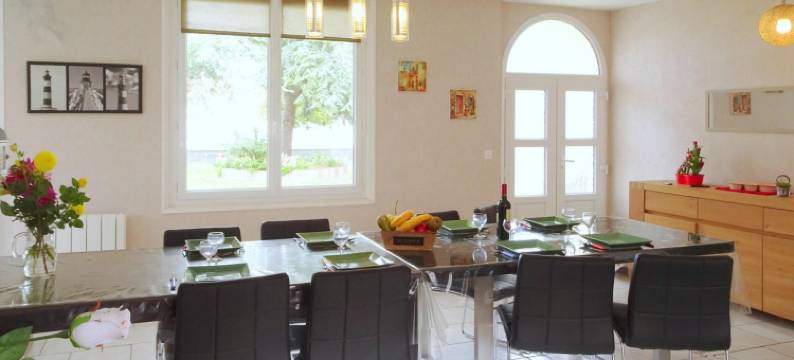 Holiday Home in Bréhal near Sandy Beach图片