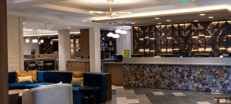 希尔顿逸林酒店-伊顿敦蒂顿瀑布(DoubleTree by Hilton Hotel Tinton Falls - Eatontown)图片