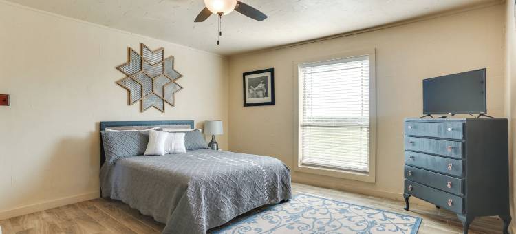 带有游泳池和马厩接入的牧场度假胜地！(Ranch Getaway with Pool and Horse Stall Access!)图片