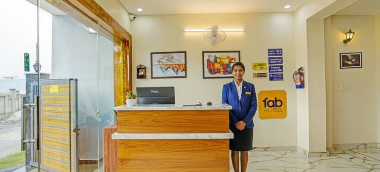 Fabhotel 维拉亚杰(FabHotel the Viraaj - Gaur City Mall)图片