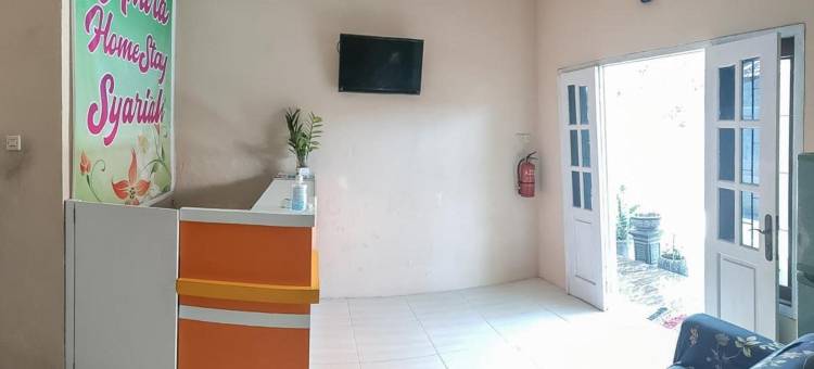 红多兹伊斯兰酒店-近诗都阿佐力宝广场(RedDoorz Syariah Near Lippo Plaza Sidoarjo)图片