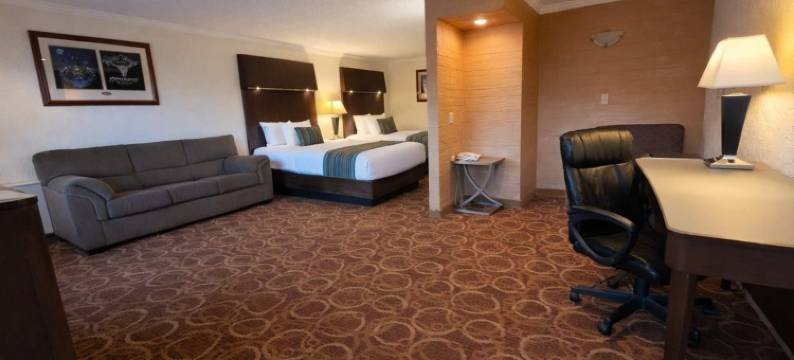 斯特吉斯小屋及套房酒店(Sturgis Lodge and Suites)图片