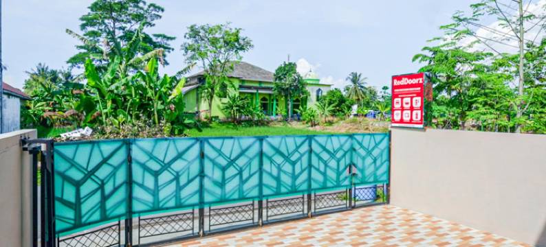 RedDoorz Syariah Near Stasiun Gumilir Cilacap图片