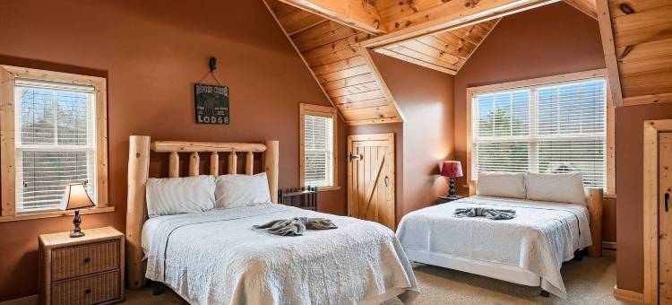 五卧室小木屋，带庭院、办公室、热水浴缸和火坑(5BR Cabin w Yard Office Hot Tub Firepit)图片
