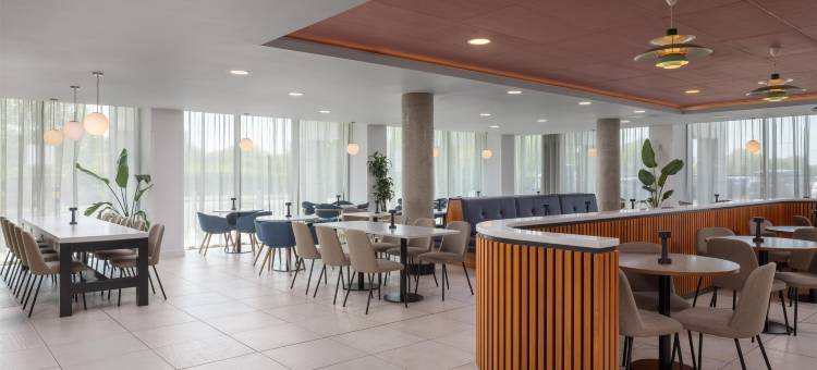 伦敦斯坦斯特德机场希尔顿欢朋酒店(Hampton by Hilton London Stansted Airport)图片
