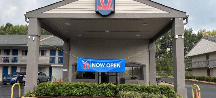 Motel 6 夏洛特, 北卡罗来纳州 - Northlake(Motel 6 Charlotte, NC - Northlake)图片