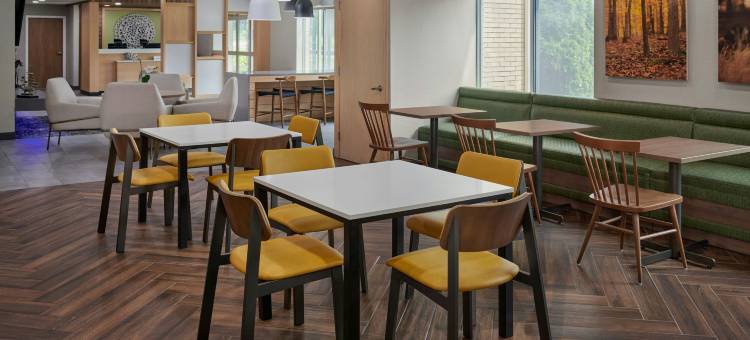 底特律法明顿山万枫酒店(Fairfield Inn & Suites Detroit Farmington Hills)图片