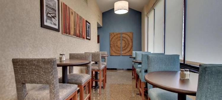 印第安纳波利斯北金字塔贝斯特韦斯特优质酒店(Best Western Plus Indianapolis North at Pyramids)图片