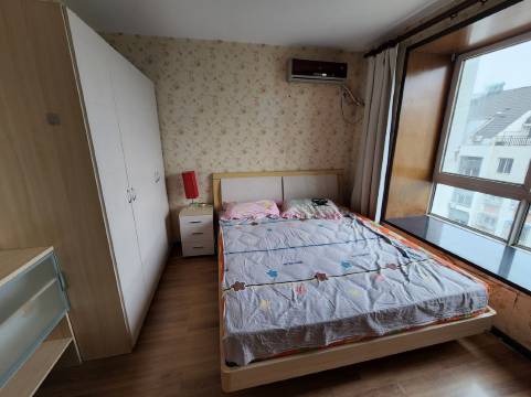 小辉嘚啵嘚公寓(咸阳路分店)