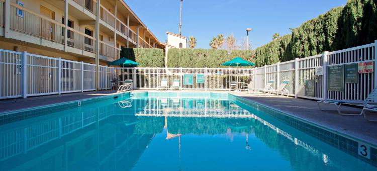 圣贝纳迪诺温德姆速8酒店(Super 8 by Wyndham San Bernardino)图片