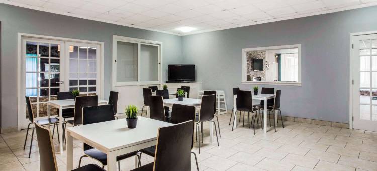 大学区凯艺套房酒店(Quality Inn & Suites University Area)图片