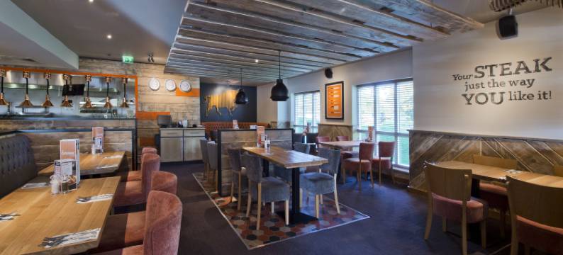 赛伦塞斯特高级旅舍(Premier Inn Cirencester)图片