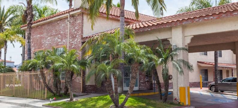 南盖特戴斯套房酒店(Days Inn & Suites by Wyndham South Gate)图片