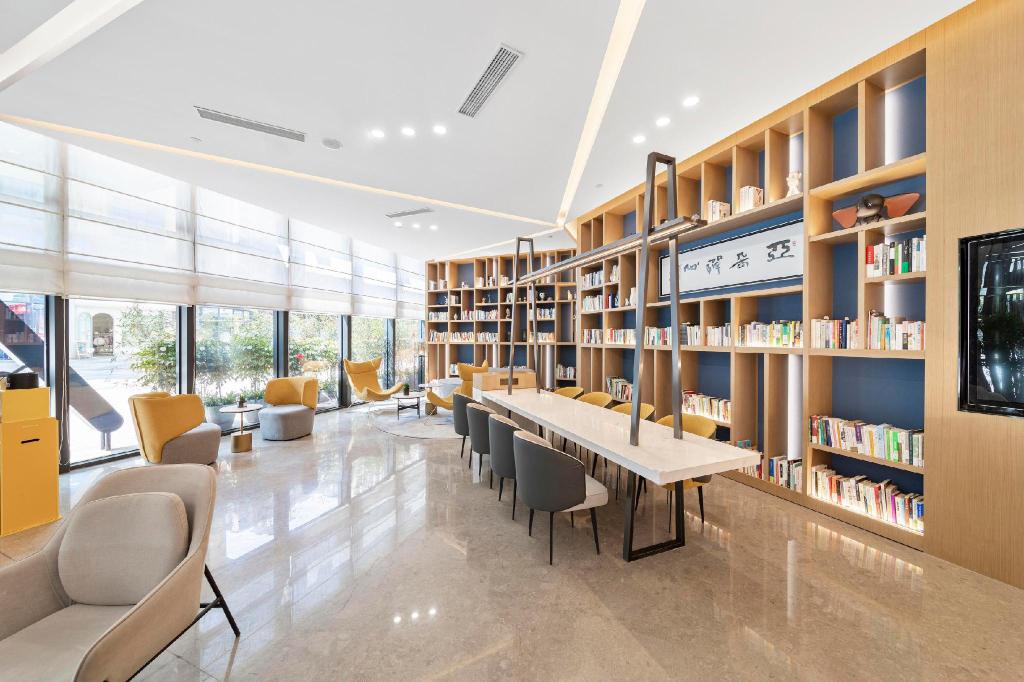 Ya'an Times Tianjie Atour Hotel Over view