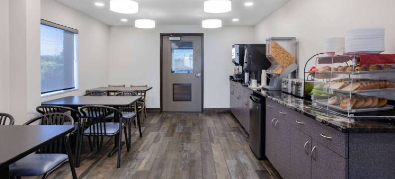 大使温莎大桥速8酒店(Super 8 by Wyndham Ambassador Bridge Windsor on)图片