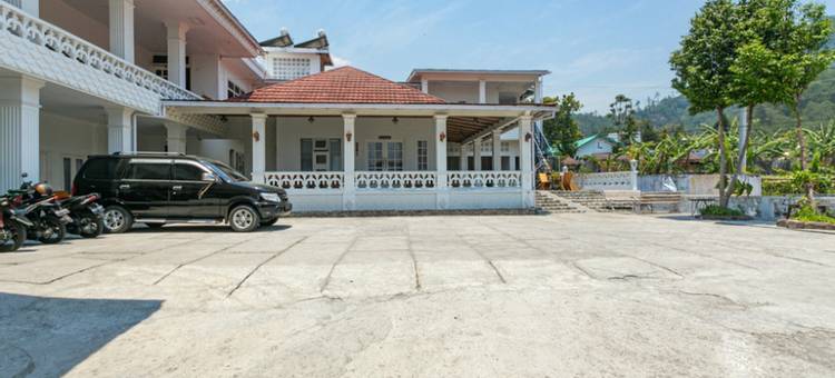格罗约根塞武塔旺曼古附近的红门(RedDoorz Near Grojogan Sewu Tawangmangu)图片