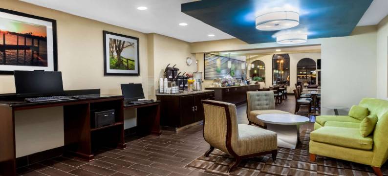 拉昆塔温德姆酒店-近桑达斯基锡达波因特(La Quinta Inn by Wyndham Sandusky Near Cedar Point)图片