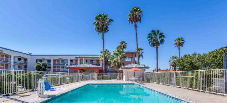 贝克斯菲尔德-中心速8酒店(Super 8 by Wyndham Bakersfield/Central)图片