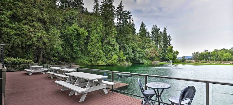 Luxurious Waterfront Retreat w/ Private Pond!图片