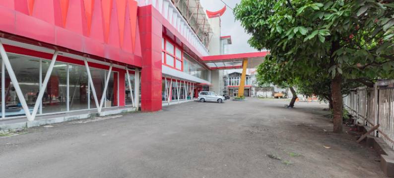 红门伊斯兰教酒店 靠近佩拉布汉鲁图广场(RedDoorz Syariah Near Alun-Alun Pelabuhan Ratu)图片