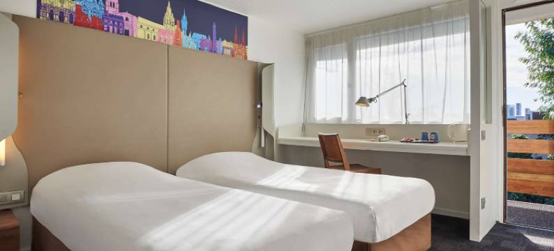 布里康特罗伯特基里亚德酒店(Kyriad Brie Comte Robert)图片