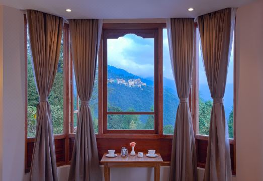 Amani Pelling Hotel Overview