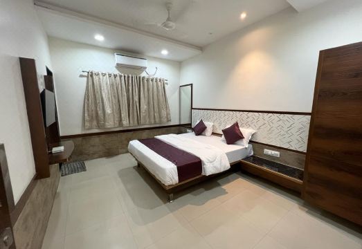 Hotel Shiva Punjab, Malegaon Hotel Overview