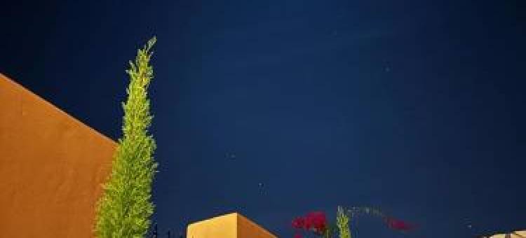 Villa on a farm图片