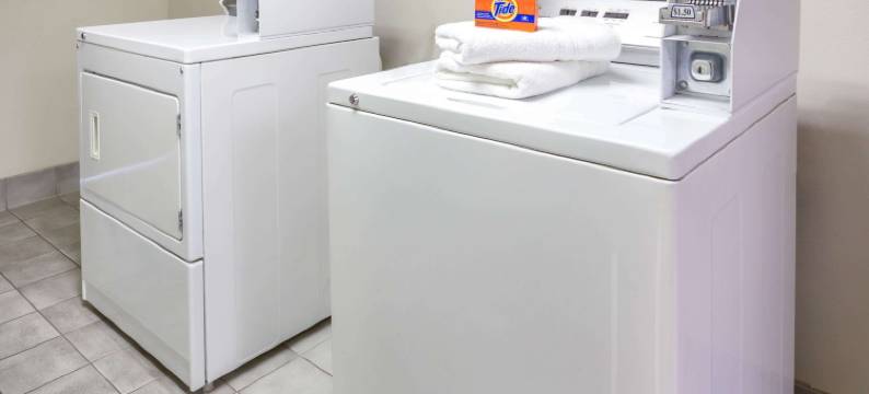 德拉文速 8 酒店(Super 8 By Wyndham Delavan Near Lake Geneva)(Delavan Inn and Suites)图片