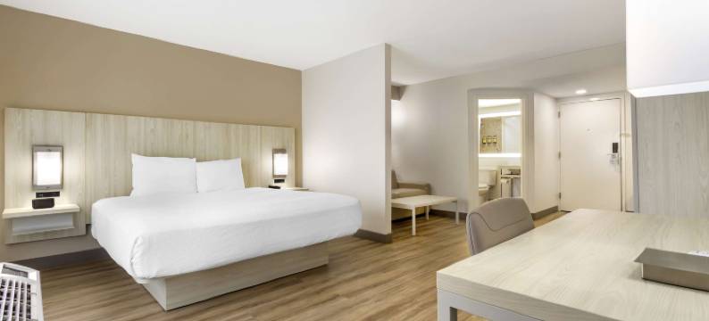 贝斯特韦斯特Plus舒格兰-斯塔福德酒店(Best Western Plus Sugar Land/Stafford)图片