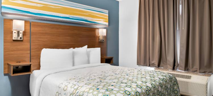 红屋顶酒店-奥本希尔斯(HomeTowne Studios Auburn Hills)图片