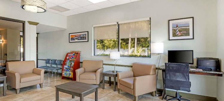 圣奥古斯丁海滩区品质酒店及套房(Quality Inn & Suites St Augustine Beach Area)图片