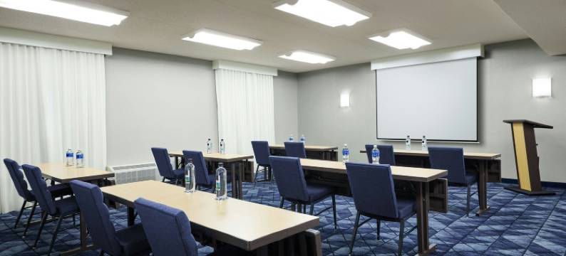 圣路易斯西港广场万怡酒店(Courtyard St. Louis Westport Plaza)图片