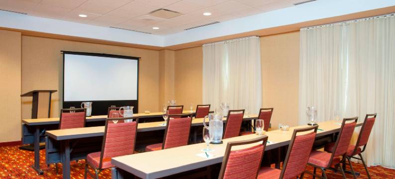 皮奥里亚市中心万怡酒店(Courtyard Peoria Downtown)图片