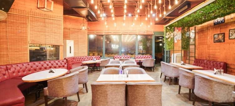 Townhouse Oak Silver City Chowk Formerly HW Residency图片