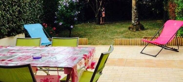 Newly renovated apartment/studio, garden level, quiet location, walking distance to beach and shops图片
