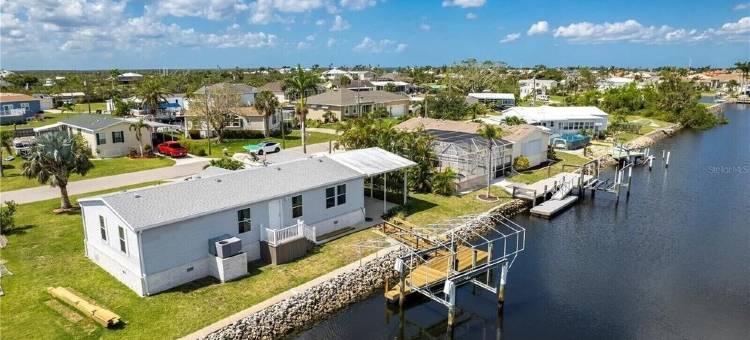Relax at 710 El Dorado Dr, canal waterfront property with private dock图片