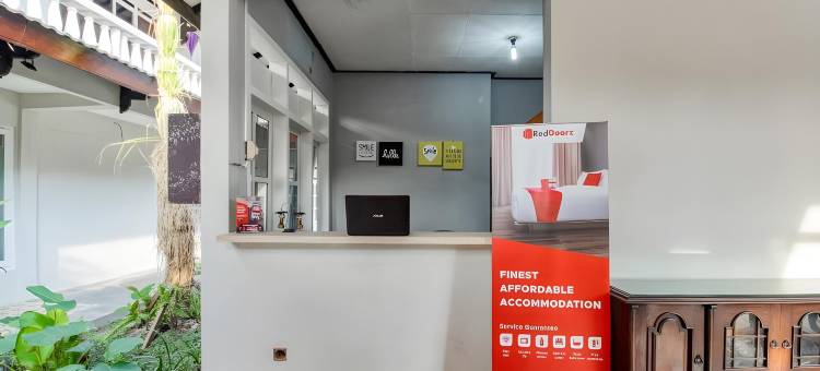 红多兹酒店-近日惹马里奥波罗图古车站2号(RedDoorz Near Malioboro Tugu Station Jogja 2)图片
