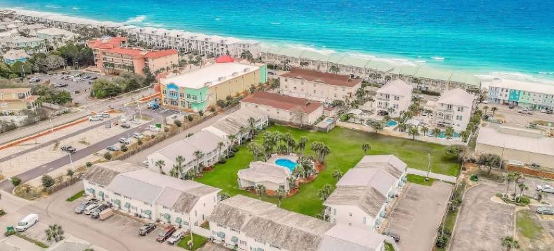 Tranquil Oasis with Lagoon Pool and Gorgeous Interiors - Serene Escape图片