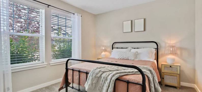 Charming Fire Pit and Inviting Patio - Cozy Meridian Retreat图片