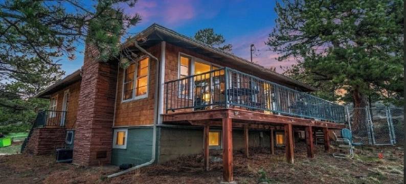 Charming Estes Getaway  New Hot Tub!  Pets OK 4Bd 2Bath图片