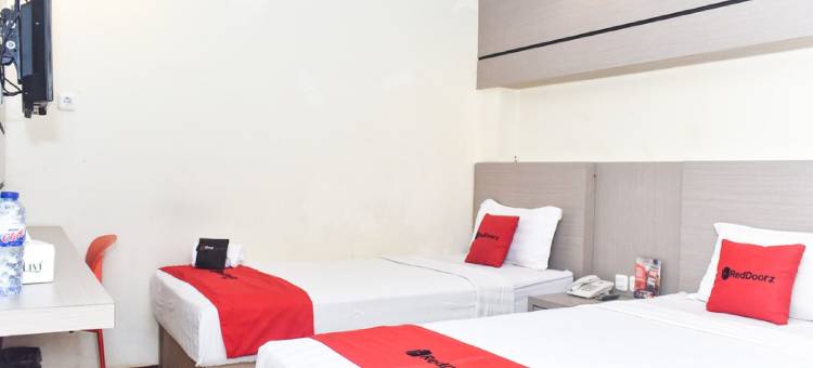 近望加锡城市广场红门旅馆(Reddoorz Plus Near Makassar Town Square)图片