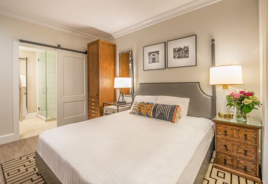 Hotel E Hotel Overview