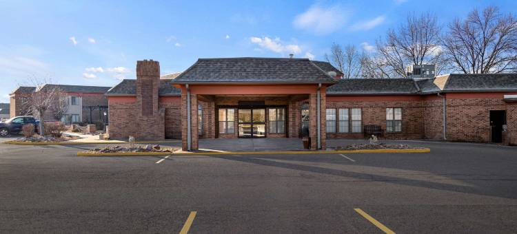 堪萨斯城机场北郊区套房酒店(Suburban Studios Kansas City Airport North)图片