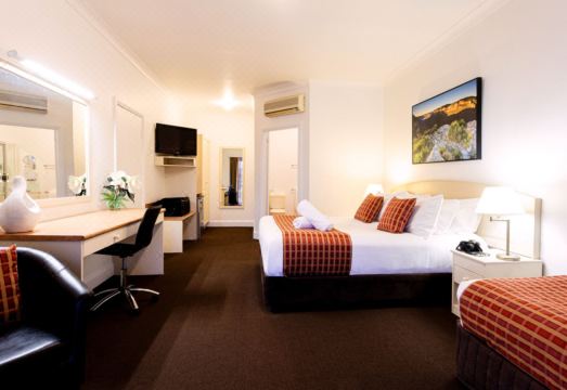 Bowen Inn Motel Hotel Overview